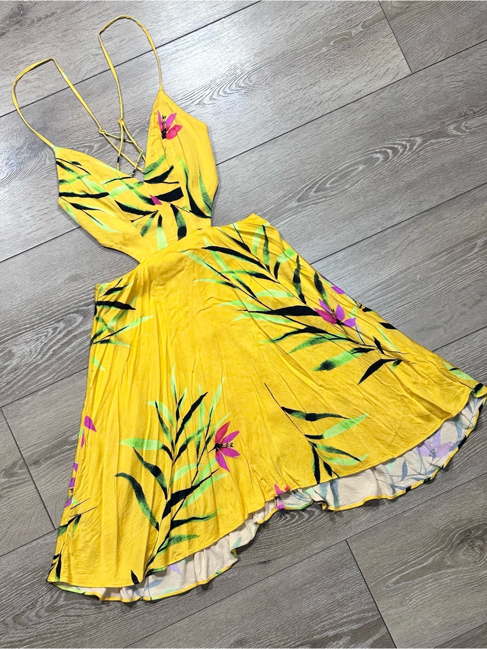 •SOLD• Urban Outfitters Yellow Tropical Floral Print Cut Out Mini Dress - Picture 6 of 16